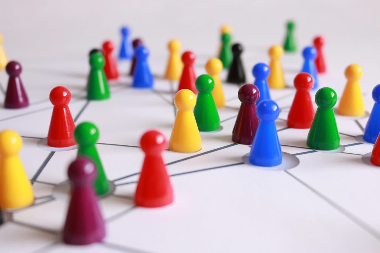 O papel do networking na era digital: como construir conexões relevantes online
